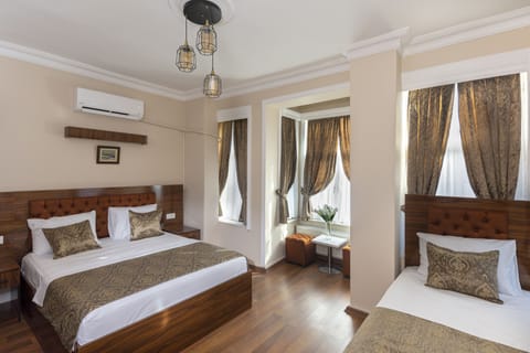 Traditional Room | Hypo-allergenic bedding, free cribs/infant beds, free WiFi, bed sheets