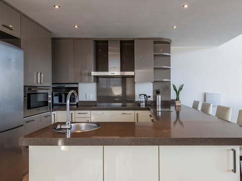 Luxury Penthouse, 4 Bedrooms, Ocean View, Beachfront | Private kitchen | Fridge, microwave, oven, coffee/tea maker