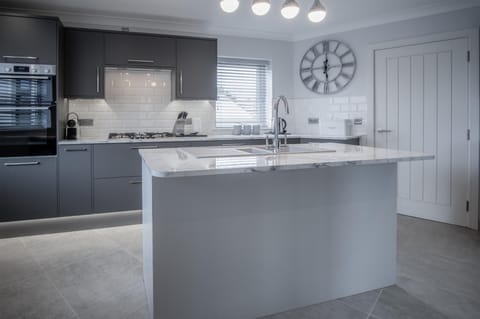 Gower View - 4 Bedroom Holiday Home - Saundersfoot (11019)