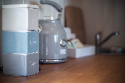 Willow - 1 Bedroom Shepherd's Hut - Amroth (11311)