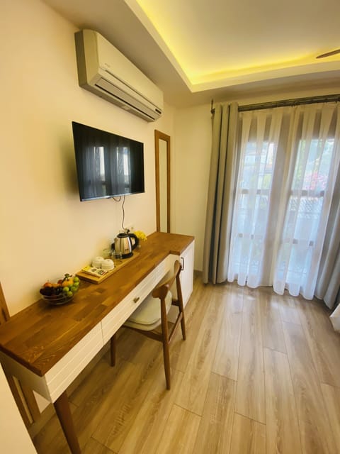 Economy Double Room | Premium bedding, minibar, in-room safe, desk