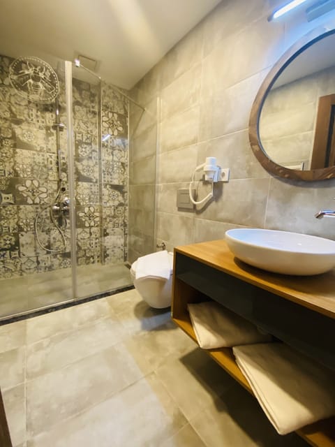 Signature Double Room | Bathroom | Shower, rainfall showerhead, hair dryer, bathrobes