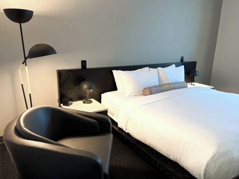 Deluxe Room, 1 King Bed | Premium bedding, down comforters, desk, laptop workspace