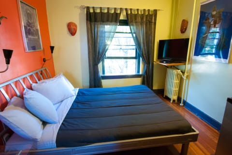 Queen Room with Private Bathroom | Free WiFi, bed sheets