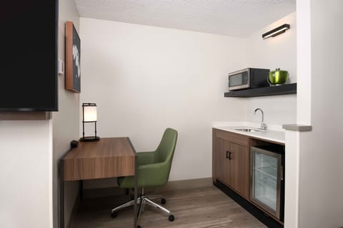 Premium bedding, down comforters, in-room safe, desk