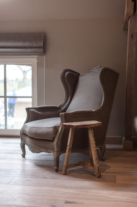 Standard Double Room | Living area | Flat-screen TV