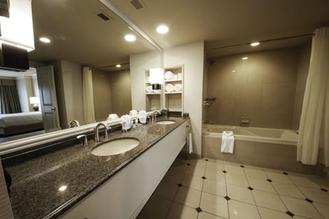 Rodeo Junior Suite, 1 King Bed | Bathroom | Hair dryer, towels