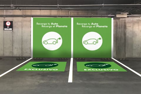 Electric vehicle charging station