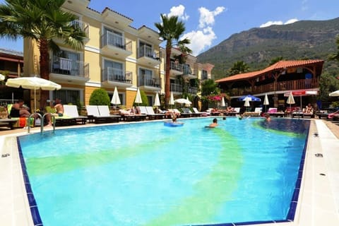 Seasonal outdoor pool, pool umbrellas, sun loungers