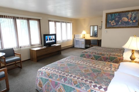 Classic Room, 2 Double Beds | Iron/ironing board, cribs/infant beds, free WiFi, bed sheets