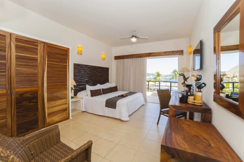 Standard Room, 1 King Bed, Sea View | Premium bedding, in-room safe, blackout drapes, free WiFi