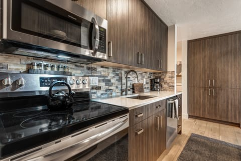 Luxury Condo, Kitchen | Private kitchen | Full-size fridge, microwave, oven, stovetop