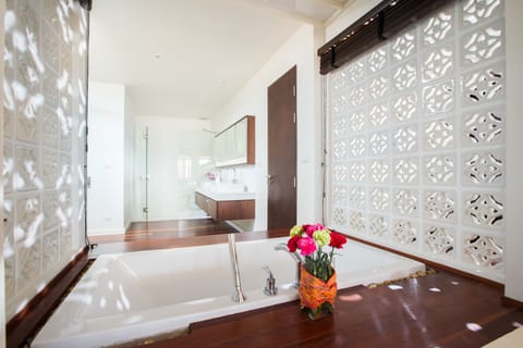 Villa, 5 Bedrooms | Bathroom amenities | Deep soaking tub, rainfall showerhead, free toiletries, hair dryer