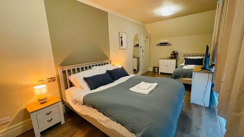 Executive Triple Room, Multiple Beds, Non Smoking, City View | Premium bedding, down comforters, individually furnished, desk