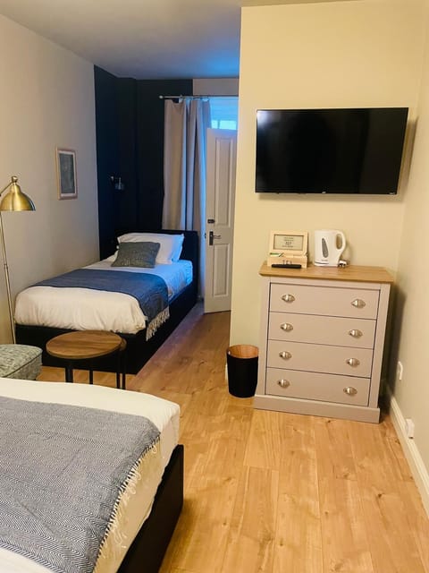 Executive Triple Room, Multiple Beds, Non Smoking, City View | Premium bedding, down comforters, individually furnished, desk