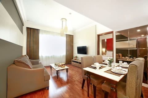 Suite Room | Premium bedding, minibar, in-room safe, desk