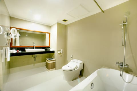 Suite Room | Bathroom | Free toiletries, hair dryer, slippers, towels