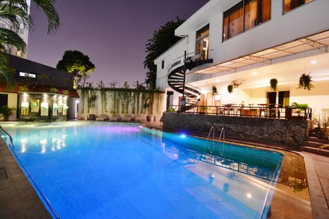 Indoor pool, outdoor pool