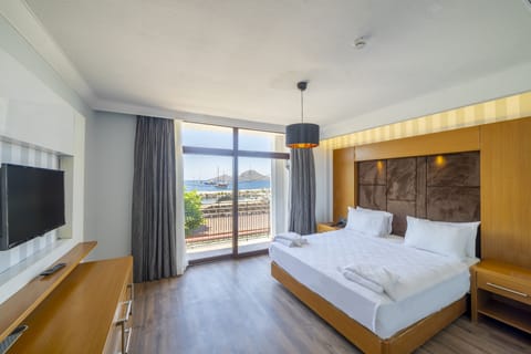 Standard Double Room, Sea View | Premium bedding, minibar, in-room safe, free cribs/infant beds