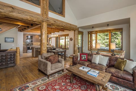 The rustic decor in this chalet is gorgeous | Main Level