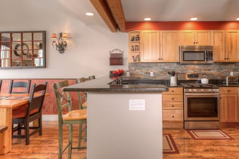 Have a coffee at the breakfast bar | Main Level