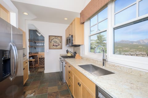 There's ample counter space in the kitchen | Main Level