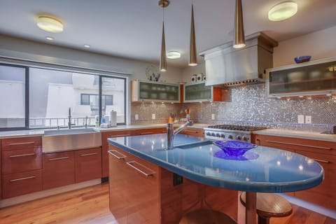 Plenty of room for some extra hands in the kitchen!