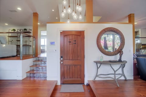 Open entryway with lots of light.