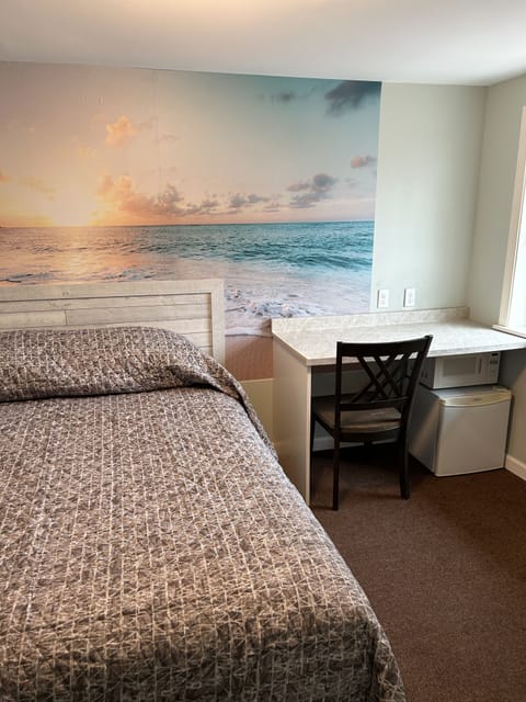 Queen Room | Iron/ironing board, free WiFi, bed sheets