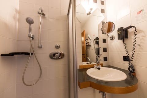 Standard Double Room | Bathroom | Free toiletries, hair dryer, towels, soap
