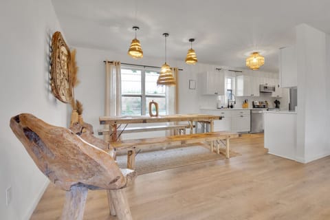 Modern Cabin Home Design Mountain Views Hot Tub and Fire Pit Asheville Cabin in Swannanoa