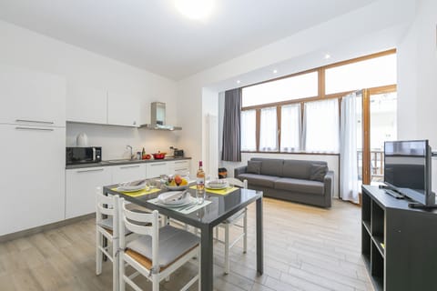 Family Apartment, 2 Bedrooms (Arco Rocks 1) | Private kitchen | Fridge, microwave, stovetop, dishwasher