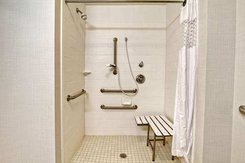 Room, 1 King Bed, Accessible, Non Smoking (Mobility & Hearing, Roll-in Shower) | Bathroom | Combined shower/tub, free toiletries, towels