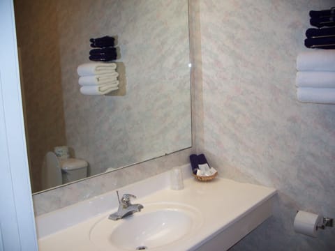 Standard Room, 2 Queen Beds, Non Smoking | Bathroom sink