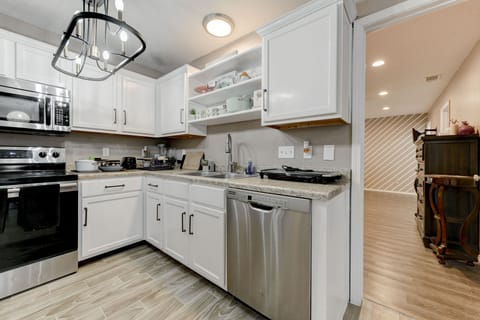 2 master bedroom suites on first floor