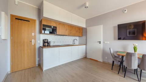 Apartment (51) | Private kitchenette | Fridge, stovetop, electric kettle, cookware/dishes/utensils