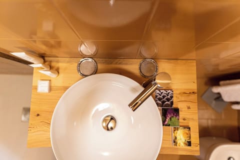 Comfort Room | Bathroom sink