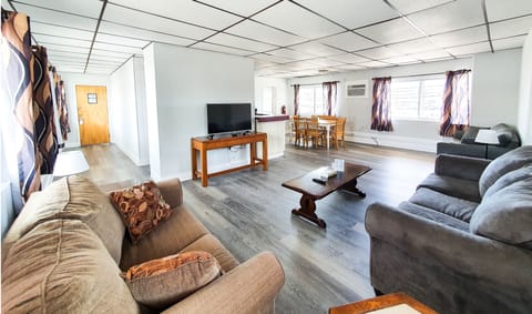 Apartment, 1 Bedroom, Kitchen, Partial Ocean View | Living room
