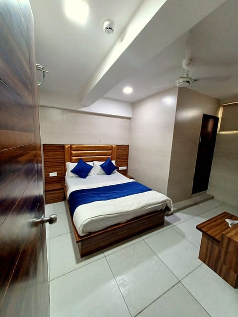 Deluxe Single Room | Individually furnished, free WiFi, bed sheets