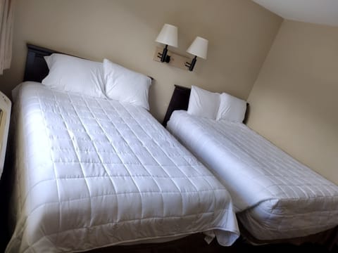 Basic Double Room | Free WiFi, bed sheets