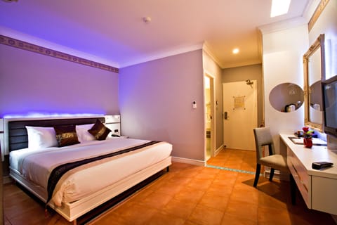Superior Room, 1 Double Bed | Premium bedding, free minibar items, in-room safe, desk