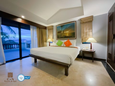 Family Suite | Minibar, in-room safe, free WiFi, bed sheets