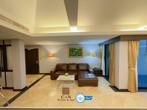 Family Suite | Living area | Plasma TV