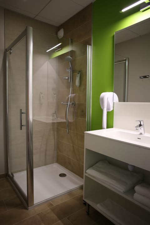 Standard Room, 1 Double Bed | Bathroom | Eco-friendly toiletries, hair dryer, towels