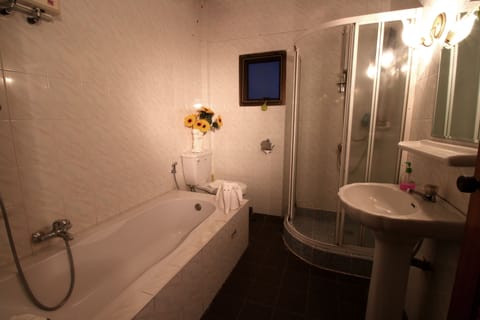 Suite, 2 Bedrooms | Bathroom | Shower, hair dryer, towels