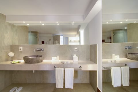 Pure Suite, Hot Tub, Caldera View | Minibar, in-room safe, individually furnished, desk