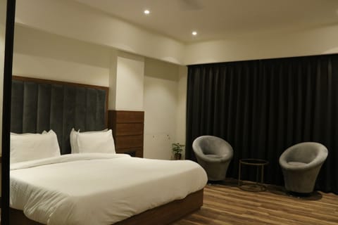 Deluxe Room | In-room safe, soundproofing, iron/ironing board, free WiFi