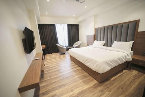 Deluxe Room | In-room safe, soundproofing, iron/ironing board, free WiFi