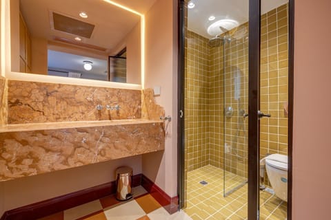 Twin Room, Balcony | Bathroom | Shower, rainfall showerhead, free toiletries, hair dryer