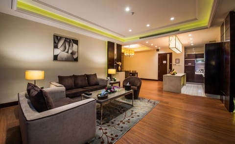 Suite, 3 Bedrooms | Living area | TV, offices